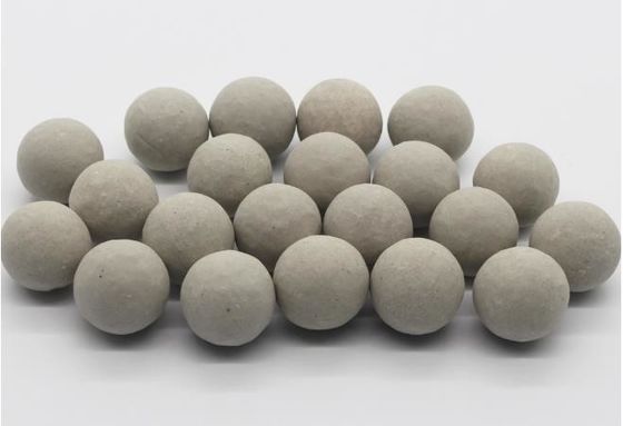 Bolas de cerámica inertes del óxido de aluminio de la ayuda para el gas natural 1300-1400 Kg/M3